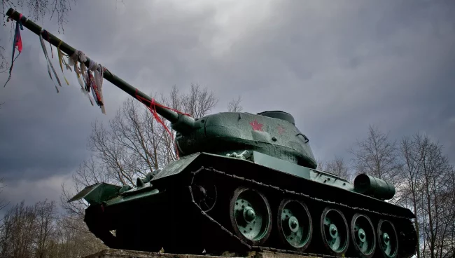 Власти Нарвы призвали вернуть танк Т-34 на прежнее место