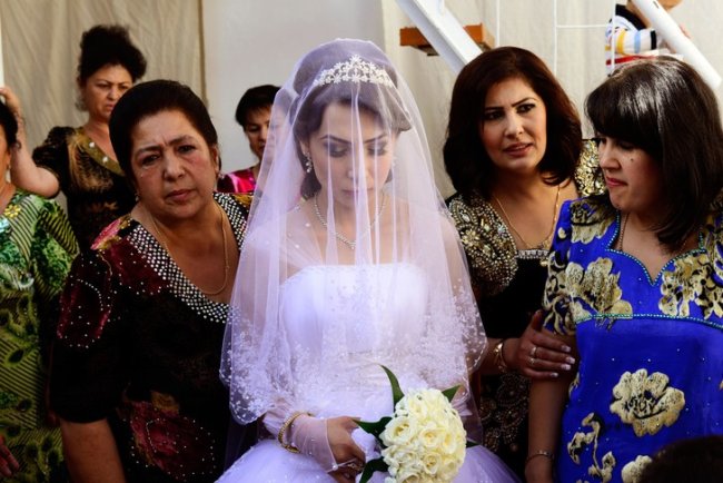 Жених из Узбекистана о публичной оплеухе своей невесте на свадьбе: «Не сдержался»