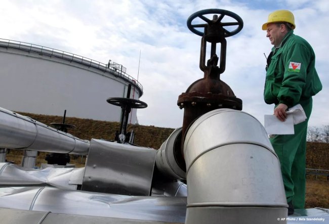 Предложенный потолок цен на российскую нефть отвергли Польша и Прибалтика