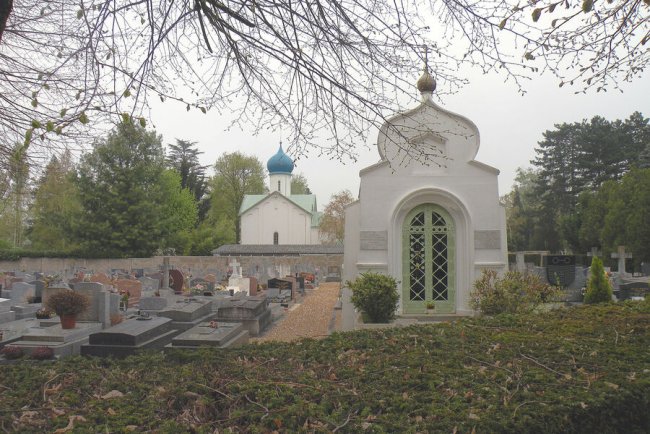 Французский город Сент-Женевьев-де-Буа не принял от России средств на аренду мест на кладбище
