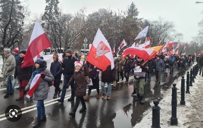 В Варшаве проходит митинг против втягивания Польши в конфликт на Украине