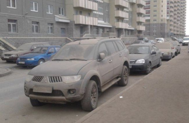 «Дышать нечем»: петербуржцы продолжают жаловаться на пыль в городе