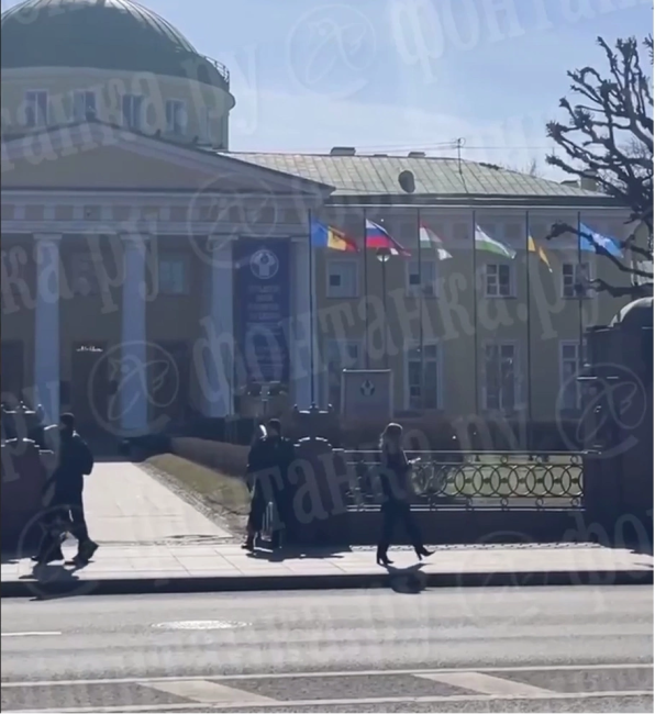 Символ Украины «пропал» с флагштока перед зданием Таврического дворца после резонанса в СМИ