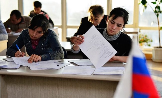 Коммерческие организации больше не смогут проводить экзамены по русскому языку для мигрантов